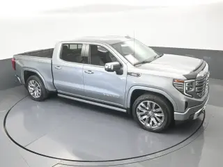 GMC Sierra 1500 2023 4x4 Denali 4 puertas Cabina Crew 5.8 pies. Caja corta