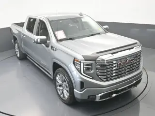 GMC Sierra 1500 2023 4x4 Denali 4 puertas Cabina Crew 5.8 pies. Caja corta