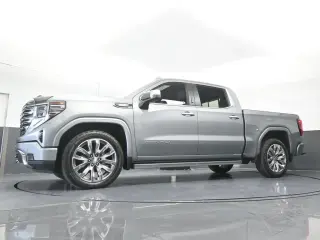GMC Sierra 1500 2023 4x4 Denali 4 puertas Cabina Crew 5.8 pies. Caja corta