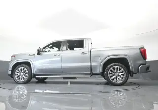 GMC Sierra 1500 2023 4x4 Denali 4 puertas Cabina Crew 5.8 pies. Caja corta