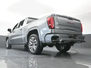 GMC Sierra 1500 2023 4x4 Denali 4 puertas Cabina Crew 5.8 pies. Caja corta