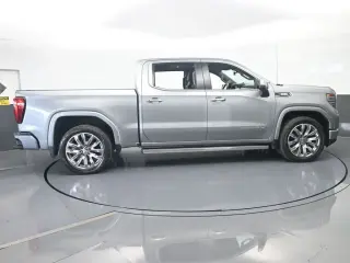GMC Sierra 1500 2023 4x4 Denali 4 puertas Cabina Crew 5.8 pies. Caja corta