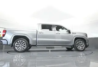 GMC Sierra 1500 2023 4x4 Denali 4 puertas Cabina Crew 5.8 pies. Caja corta