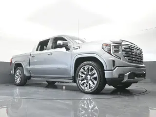 GMC Sierra 1500 2023 4x4 Denali 4 puertas Cabina Crew 5.8 pies. Caja corta