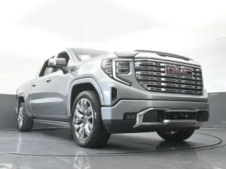 GMC Sierra 1500 2023 4x4 Denali 4 puertas Cabina Crew 5.8 pies. Caja corta