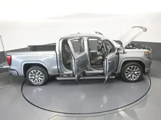 GMC Sierra 1500 2023 4x4 Denali 4 puertas Cabina Crew 5.8 pies. Caja corta