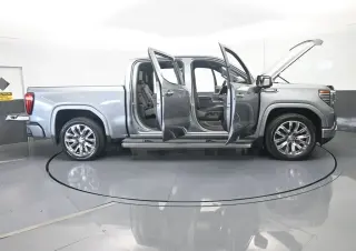GMC Sierra 1500 2023 4x4 Denali 4 puertas Cabina Crew 5.8 pies. Caja corta