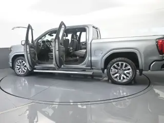 GMC Sierra 1500 2023 4x4 Denali 4 puertas Cabina Crew 5.8 pies. Caja corta