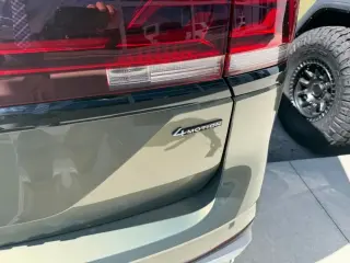 Volkswagen Atlas 2024 Edición Pico AWD SE 4Motion 4 puertas SUV con Tecnología