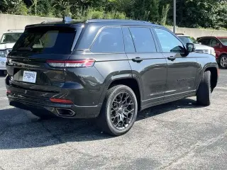 Jeep Grand Cherokee 2024 Summit 4x4 4 puertas SUV