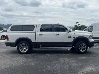 Ram 1500 2018 4x4 Laramie Limited 4 puertas Cabina Crew 5.5 pies. Pickup SB