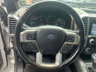 Ford F-150 2018 4x2 Platinum 4 puertas SuperCrew 5.5 pies. SB