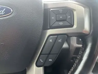 Ford F-150 2018 4x2 Platinum 4 puertas SuperCrew 5.5 pies. SB