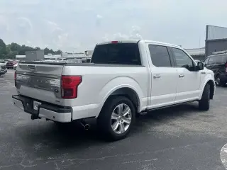 Ford F-150 2018 4x2 Platinum 4 puertas SuperCrew 5.5 pies. SB