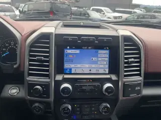 Ford F-150 2018 4x2 Platinum 4 puertas SuperCrew 5.5 pies. SB