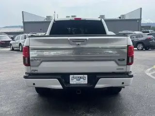 Ford F-150 2018 4x2 Platinum 4 puertas SuperCrew 5.5 pies. SB