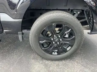 Ford F-150 2023 4x4 XL 4 puertas SuperCrew 5.5 pies. SB