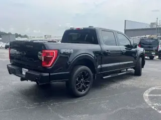Ford F-150 2023 4x4 XL 4 puertas SuperCrew 5.5 pies. SB
