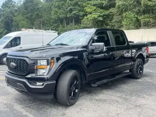 Ford F-150 2023 4x4 XL 4 puertas SuperCrew 5.5 pies. SB