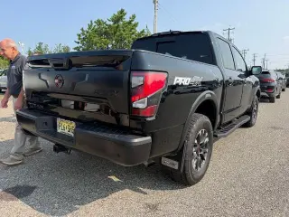Nissan Titan 2023 4x4 PRO-4X 4 puertas Cabina Crew 5.6 pies. SB