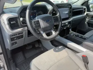 Ford F-150 2022 4x2 XLT 4 puertas SuperCrew 5.5 pies. SB