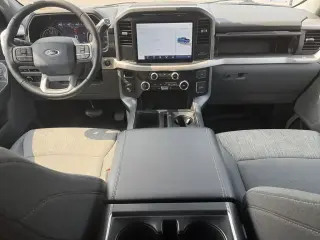 Ford F-150 2022 4x2 XLT 4 puertas SuperCrew 5.5 pies. SB