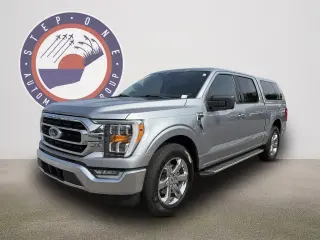 Ford F-150 2022 4x2 XLT 4 puertas SuperCrew 5.5 pies. SB