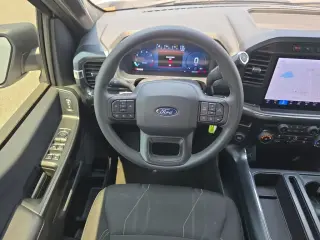 Ford F-150 2024 4x2 STX 4 puertas SuperCrew 5.5 pies. SB