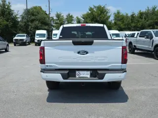 Ford F-150 2024 4x2 STX 4 puertas SuperCrew 5.5 pies. SB
