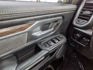 Ram 1500 2019 4x2 Laramie 4 puertas Cabina doble 5.6 pies. Pickup SB