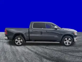Ram 1500 2019 4x2 Laramie 4 puertas Cabina doble 5.6 pies. Pickup SB