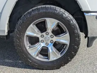 Ram 1500 2022 4x4 Laramie 4 puertas Cabina doble 5.6 pies. Pickup SB
