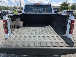 Ram 1500 2022 4x4 Laramie 4 puertas Cabina doble 5.6 pies. Pickup SB