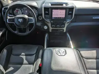 Ram 1500 2022 4x4 Laramie 4 puertas Cabina doble 5.6 pies. Pickup SB