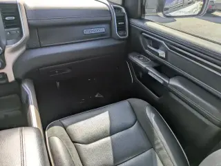 Ram 1500 2022 4x4 Laramie 4 puertas Cabina doble 5.6 pies. Pickup SB