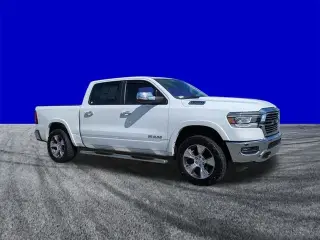 Ram 1500 2022 4x4 Laramie 4 puertas Cabina doble 5.6 pies. Pickup SB