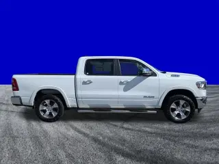 Ram 1500 2022 4x4 Laramie 4 puertas Cabina doble 5.6 pies. Pickup SB