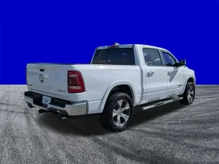 Ram 1500 2022 4x4 Laramie 4 puertas Cabina doble 5.6 pies. Pickup SB