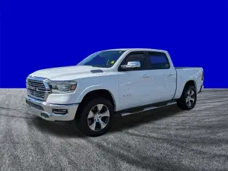 Ram 1500 2022 4x4 Laramie 4 puertas Cabina doble 5.6 pies. Pickup SB