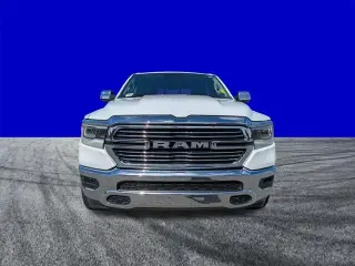 Ram 1500 2022 4x4 Laramie 4 puertas Cabina doble 5.6 pies. Pickup SB