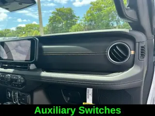 Jeep Wrangler 2025 4x4 Sahara 4 puertas SUV