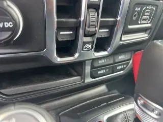 Jeep Wrangler 2025 4x4 Sahara 4 puertas SUV