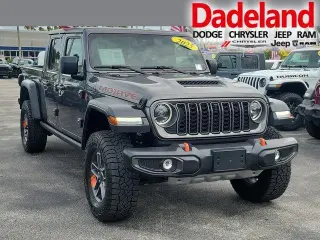 Jeep Gladiator 2025 4x4 Mojave 4 puertas Crew Cab 5.0 pies. SB