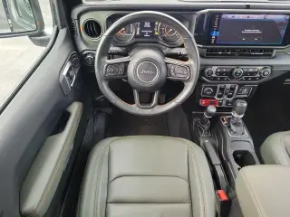 Jeep Gladiator 2025 4x4 Mojave 4 puertas Crew Cab 5.0 pies. SB