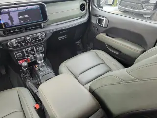 Jeep Gladiator 2025 4x4 Mojave 4 puertas Crew Cab 5.0 pies. SB