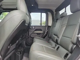 Jeep Gladiator 2025 4x4 Mojave 4 puertas Crew Cab 5.0 pies. SB