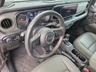 Jeep Gladiator 2025 4x4 Mojave 4 puertas Crew Cab 5.0 pies. SB