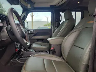 Jeep Gladiator 2025 4x4 Mojave 4 puertas Crew Cab 5.0 pies. SB