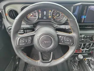 Jeep Gladiator 2025 4x4 Mojave 4 puertas Crew Cab 5.0 pies. SB
