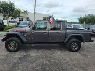 Jeep Gladiator 2025 4x4 Mojave 4 puertas Crew Cab 5.0 pies. SB